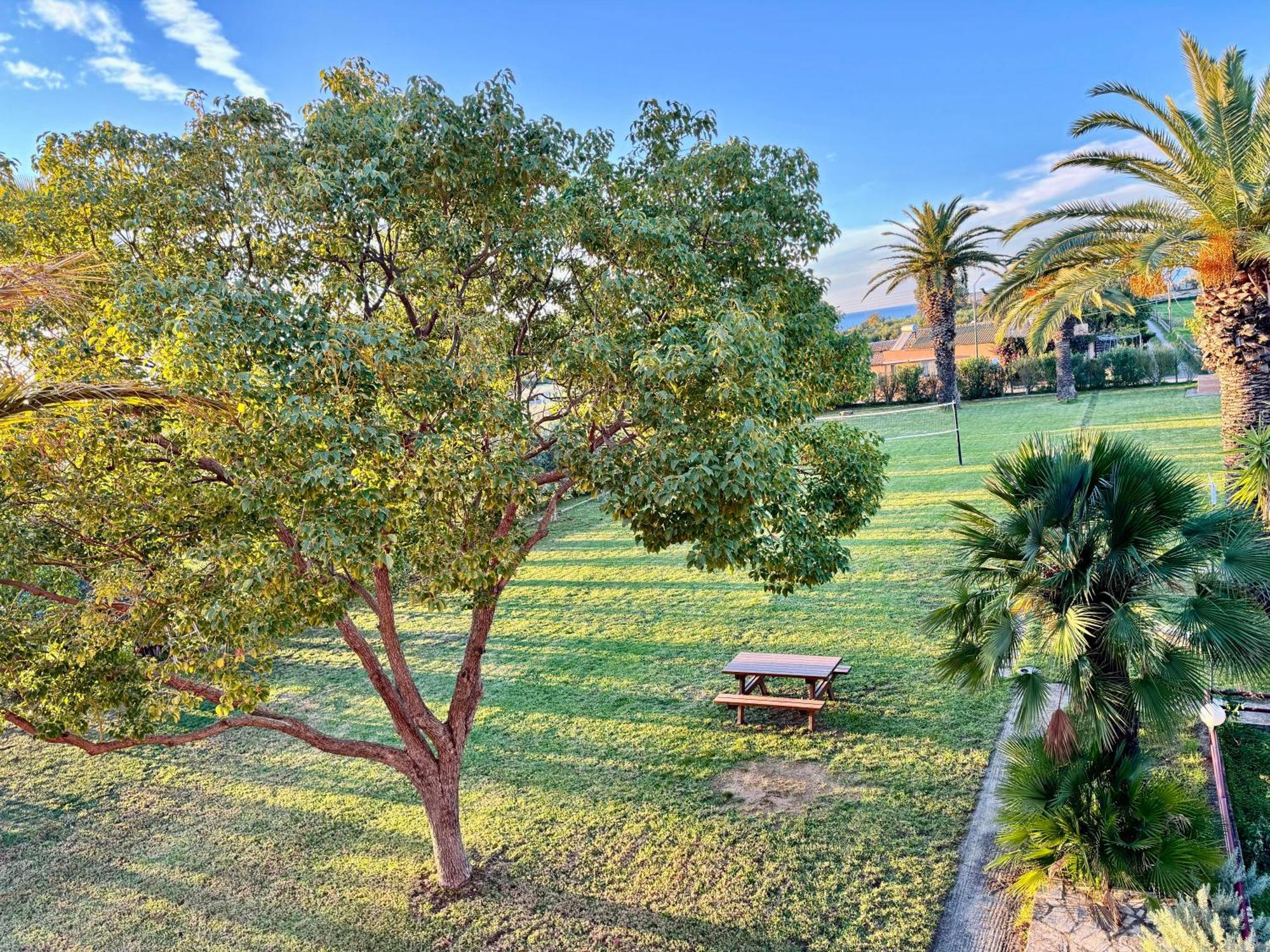 Villa Pami Almiros Beach Bagian luar foto