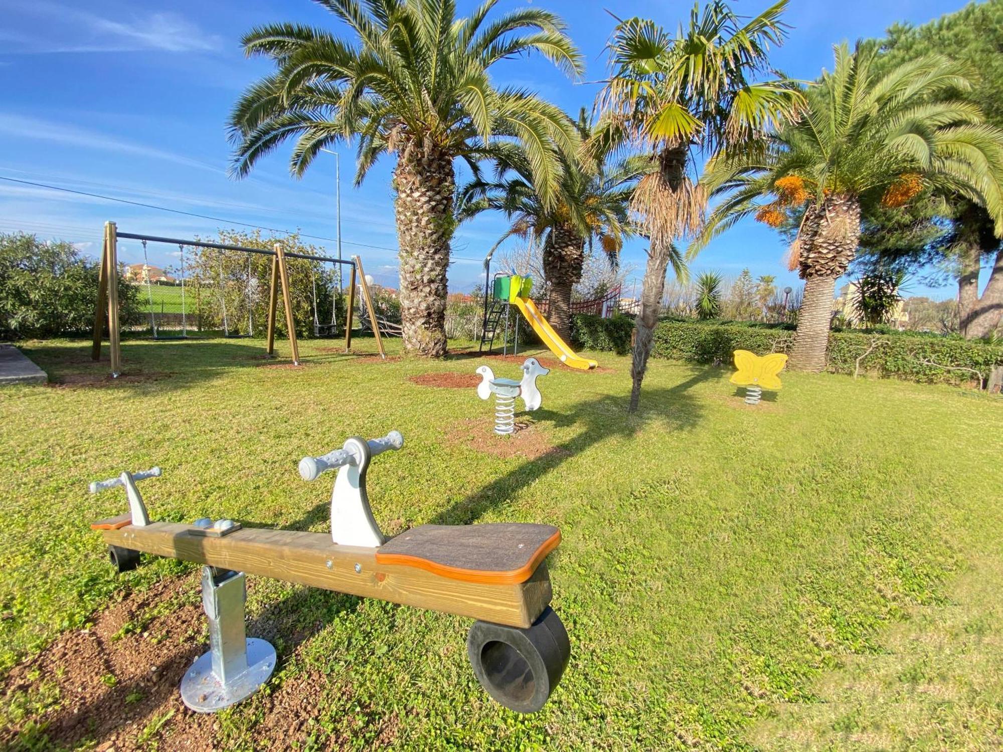 Villa Pami Almiros Beach Bagian luar foto